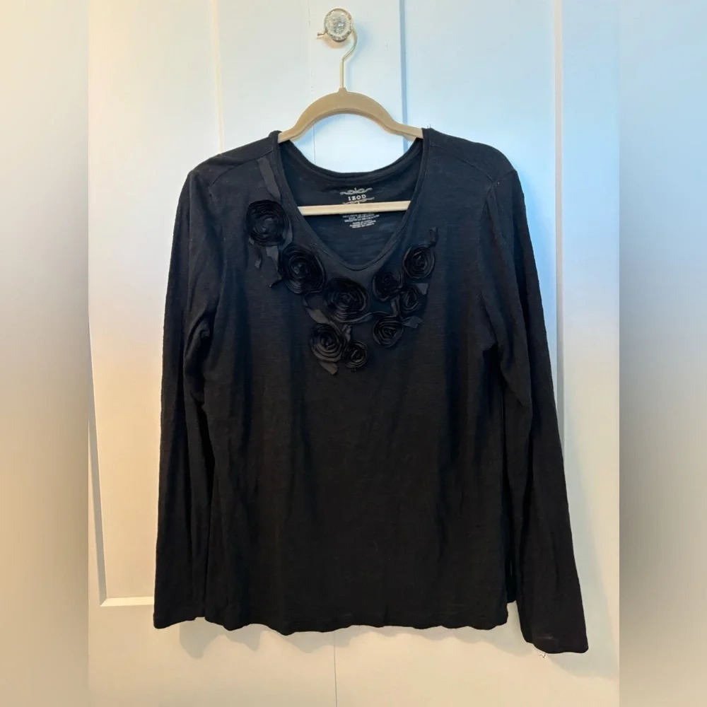 Izod Women’s Black Fabric Rose Detail Scoop Neck Long Sleeve Size L